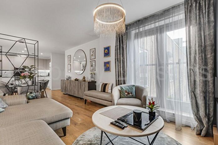 2 Bedroom Apartment For Sale In John Bowles Court, London, E1W