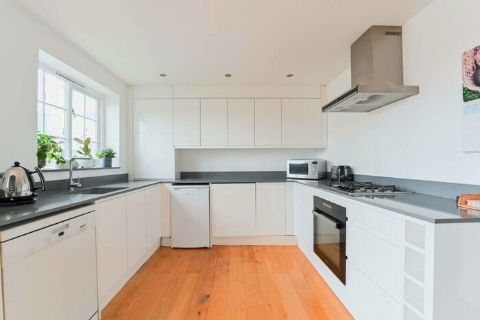 2 Bedroom Flat To Rent In Dockers Tanner Road, Isle Of Dogs, London, E14