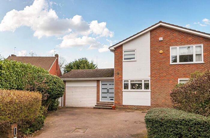 4 Bedroom Detached House For Sale In Oakleigh Park North, Whetstone, N20