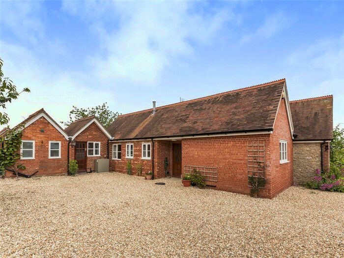 4 Bedroom Bungalow To Rent In Victoria Gardens, Henstridge, Templecombe, Somerset, BA8