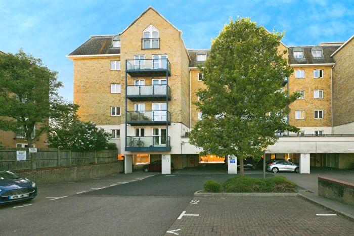2 Bedroom Flat For Sale In Taverners Way, Hoddesdon, EN11