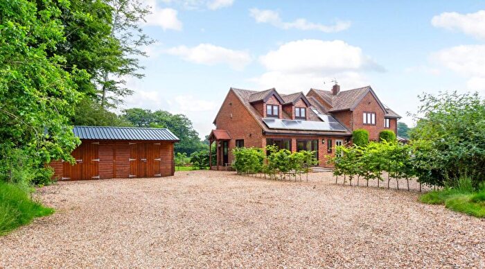 4 Bedroom Detached House For Sale In Holt End Lane, Bentworth, Alton, Hampshire, GU34