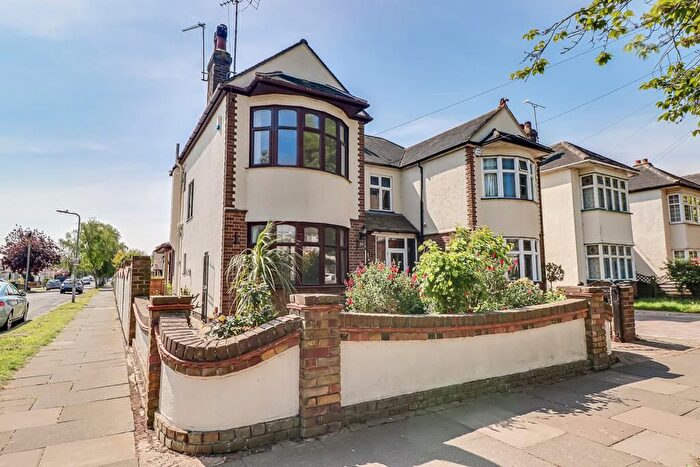 3 Bedroom Semi-Detached House For Sale In Royston Avenue, Southend-On-Sea, SS2