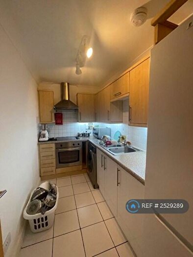 3 Bedroom Flat To Rent In Lizmans House, London, NW1