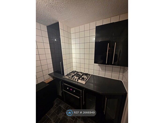 1 Bedroom Flat To Rent In Moorgate Road, Kippax, Leeds, LS25
