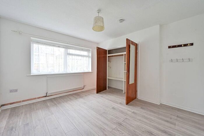 1 Bedroom Flat To Rent In Norman Road, South Wimbledon, London, SW19