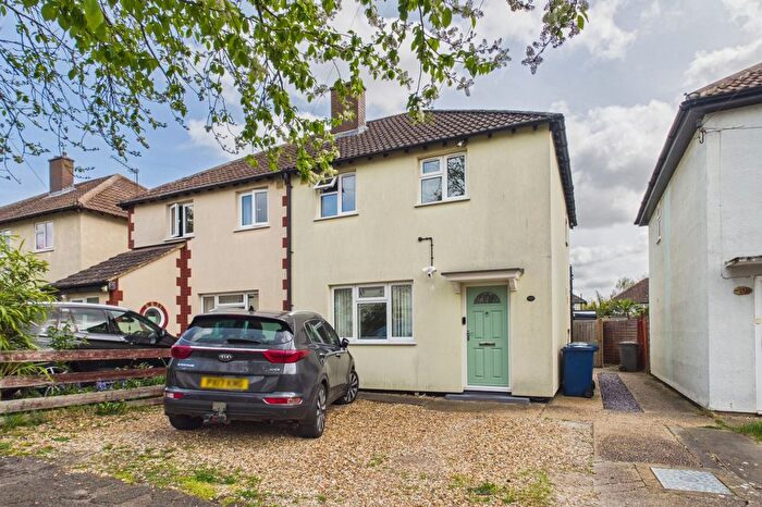 2 Bedroom Semi Detached House For Sale In Pen Close, Cambridge, Cambridgeshire, CB1