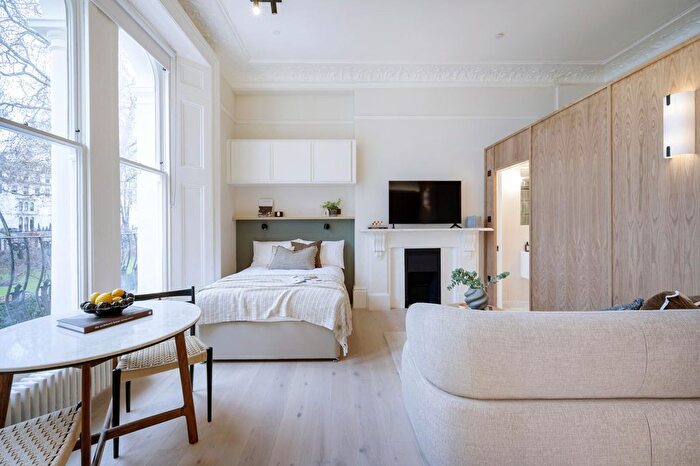Studio To Rent In Kensington Gardens Square, London, W2