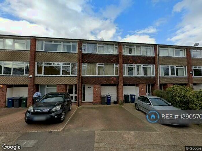 4 Bedroom Terraced House To Rent In Mallard Close, New Barnet, Barnet, EN5