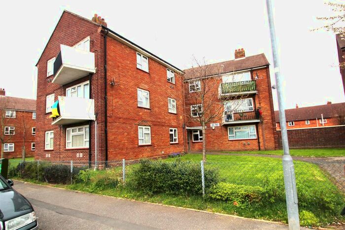 2 Bedroom Flat To Rent In Eastern Road, Portsmouth, PO3