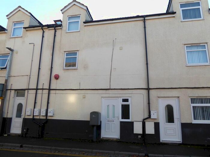 2 Bedroom Flat To Rent In Gorse Hill, Swindon, SN2