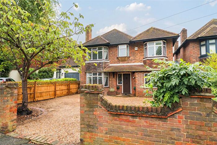 5 Bedroom Detached House For Sale In Bowes Road, Walton On Thames, Surrey, KT12