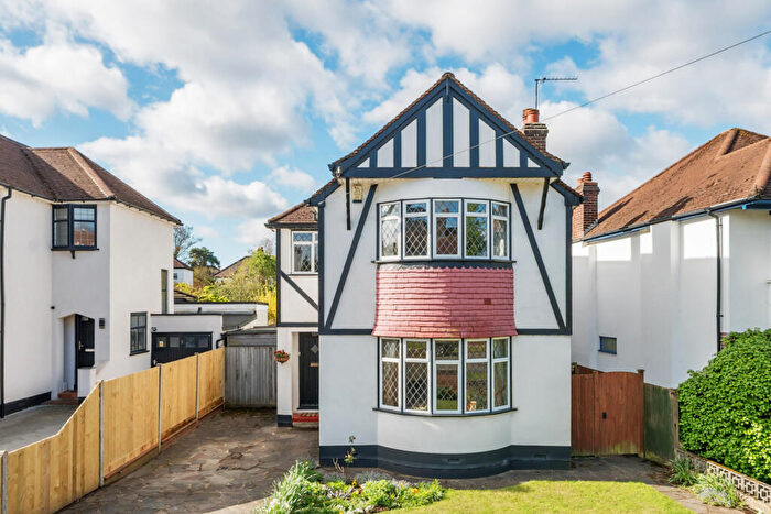 3 Bedroom Detached House For Sale In Park Avenue, Orpington, BR6