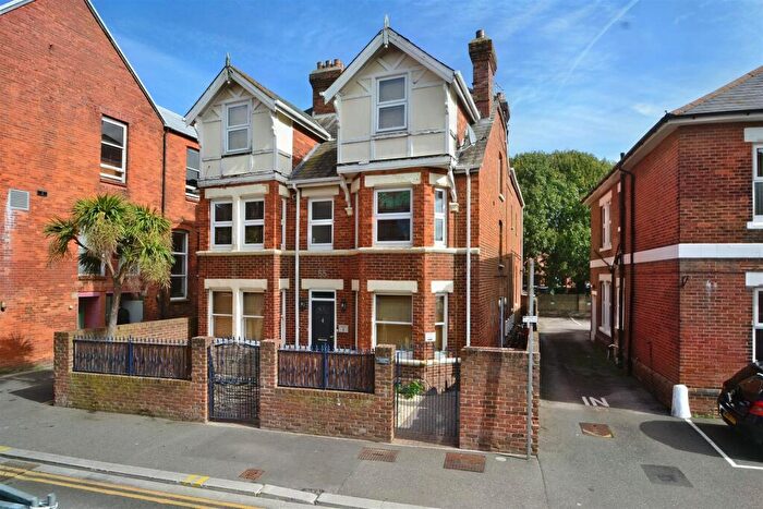 2 Bedroom Flat To Rent In Poole, BH15