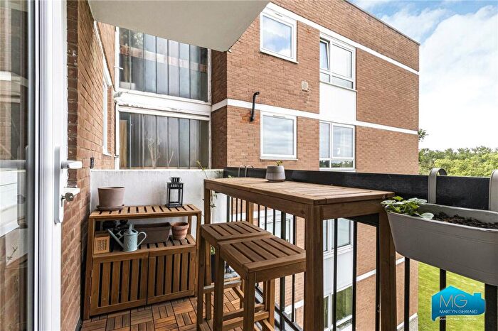 2 Bedroom Apartment To Rent In Great North Road, London, N2