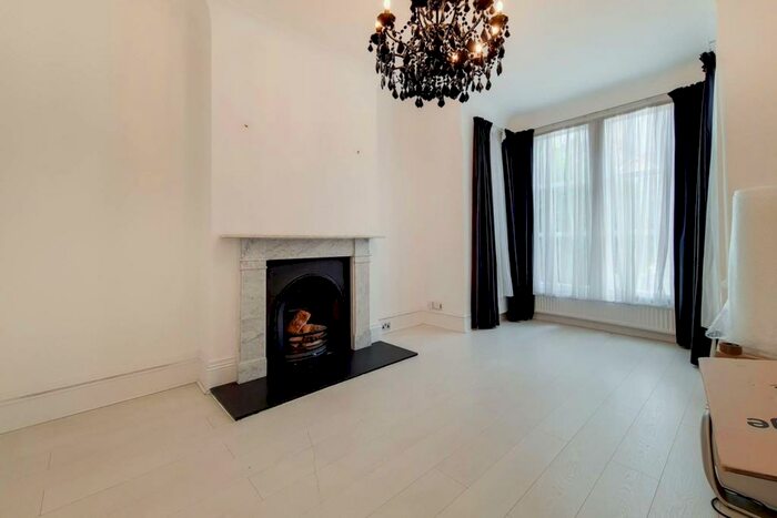 4 Bedroom Terraced House To Rent In Courtland Avenue, Ilford, IG1