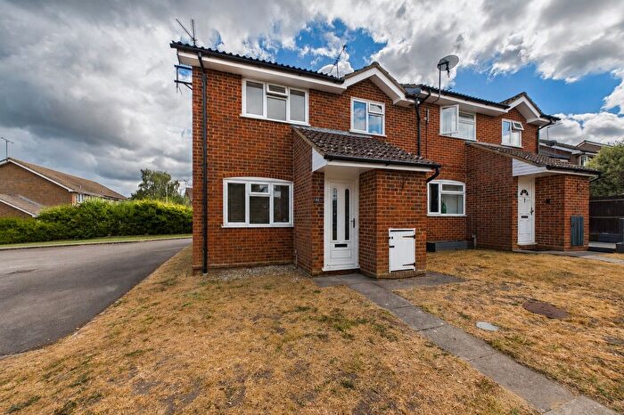 2 Bedroom End Of Terrace House For Sale In Ryves Avenue, Yateley, Hampshire, GU46