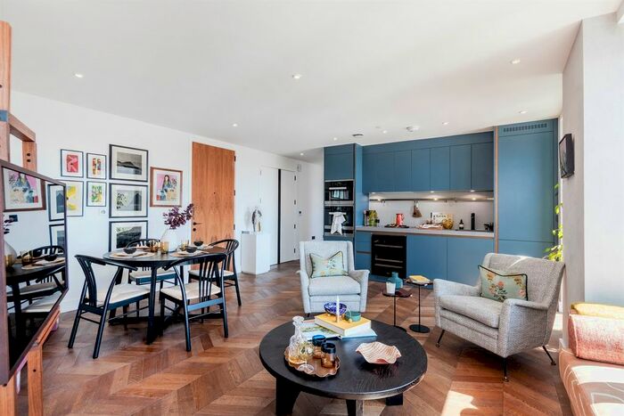 2 Bedroom Flat To Rent In Hexagon Apartments, Covent Garden, WC2B
