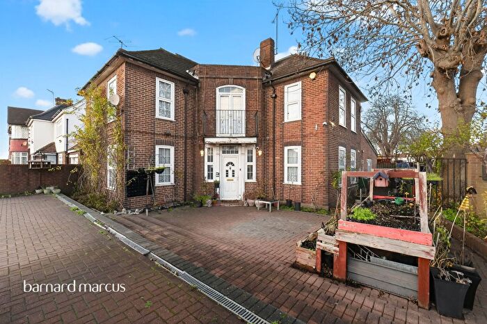 7 Bedroom Detached House For Sale In Great West Road, Hounslow, TW5