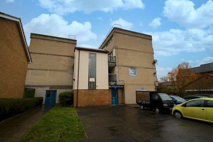 2 Bedroom Flat To Rent In Baddow Close, Woodford Green, IG8