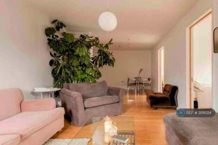 2 Bedroom Flat To Rent In Dalston Kingsland Road, London, E8