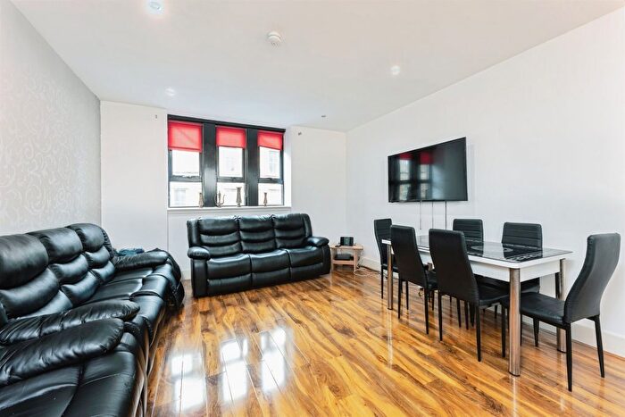 2 Bedroom Flat For Sale In Maxwell Road, Glasgow, G41