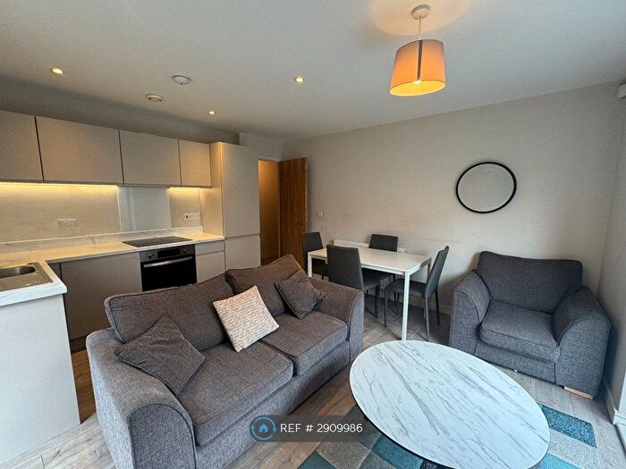 2 Bedroom Flat To Rent In Cross Green Lane, Leeds, LS9