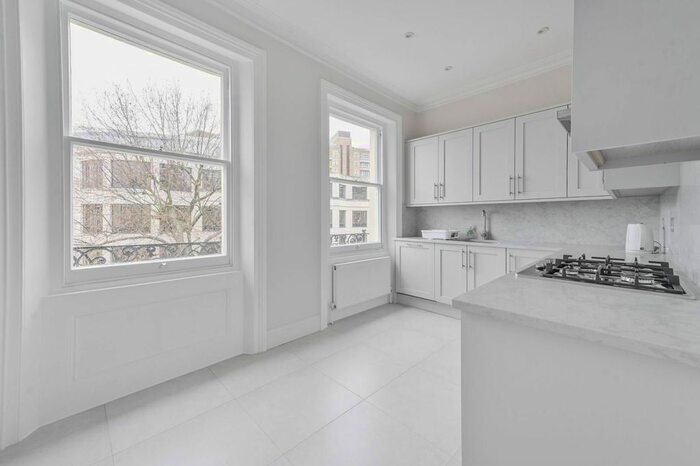 3 Bedroom Flat To Rent In Gloucester Road, South Kensington, London, SW7