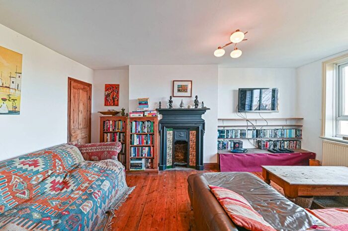 2 Bedroom Flat To Rent In .Acre Lane, Brixton, London, SW2