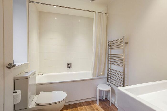 4 Bedroom Detached House For Sale In Midhurst Road, Haslemere, GU27