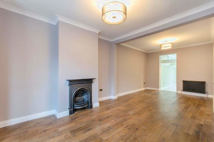 4 Bedroom House To Rent In Waldo Road, , College Park, London, NW10