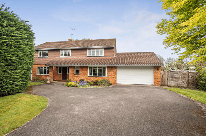 5 Bedroom Detached House For Sale In Chandlers Lane, Yateley, Hampshire, GU46