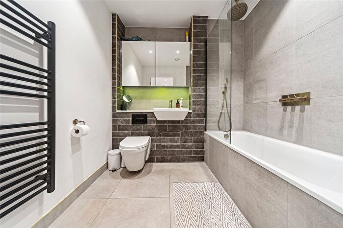 2 Bedroom Flat For Sale In Ravensbury Terrace, London, SW18