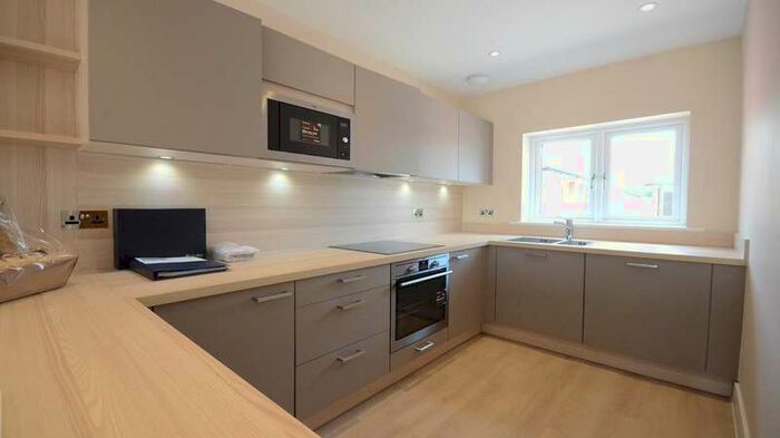 2 Bedroom End Of Terrace House To Rent In Willowbourne Fleet, GU51