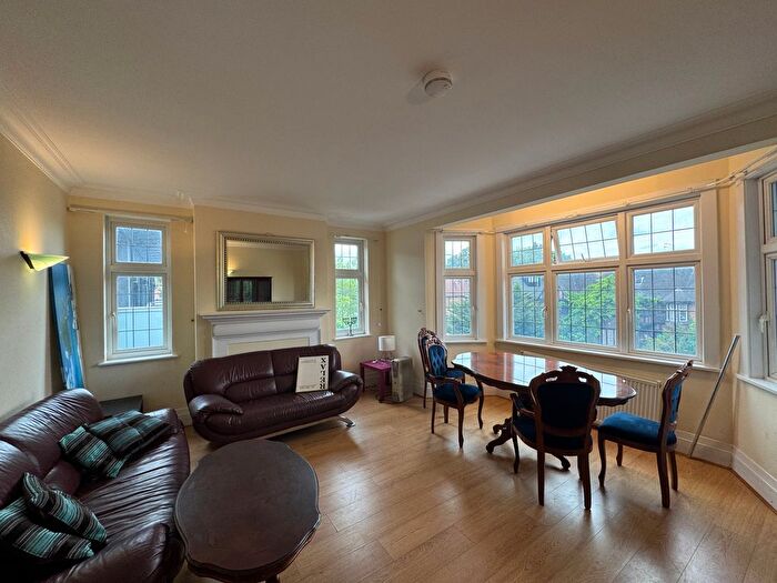 4 Bedroom Flat To Rent In Wykeham Road, London, NW4