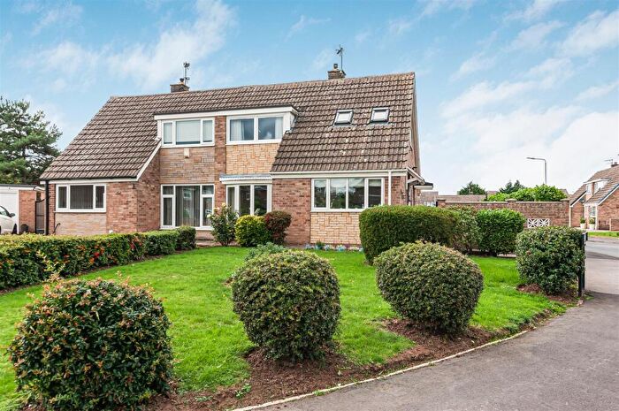 3 Bedroom Semi-Detached Bungalow For Sale In Woodfield Road, Goole, DN14