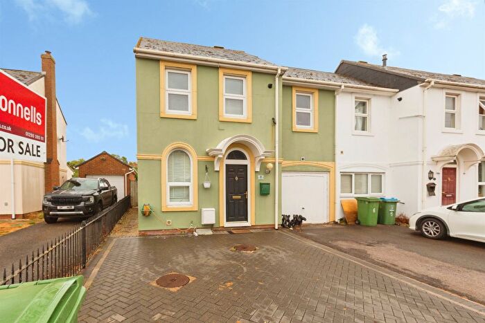 3 Bedroom End Of Terrace House For Sale In The Comfrey, Aylesbury, HP19