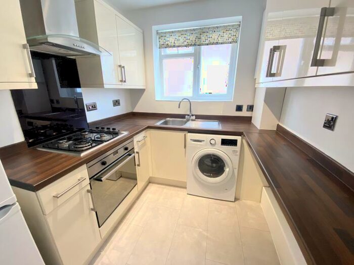 1 Bedroom Flat To Rent In Torrington Park, North Finchley, N12