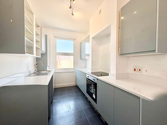 2 Bedroom Flat To Rent In Laburnum Grove, Portsmouth, PO2