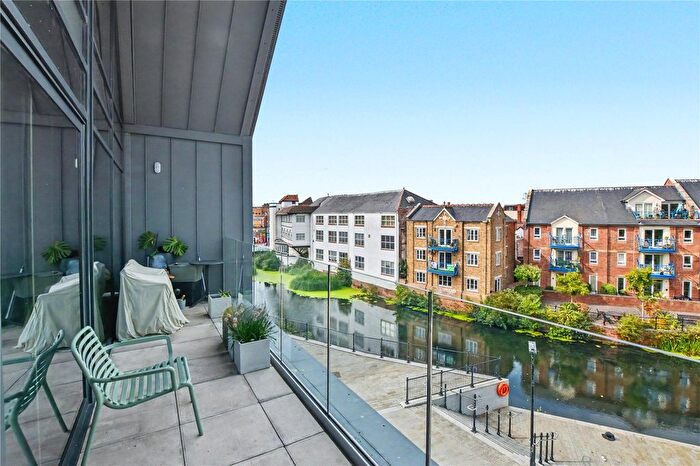 2 Bedroom Flat For Sale In Coal Orchard, Taunton, Somerset, TA1