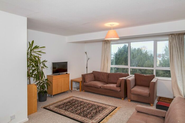 2 Bedroom Flat To Rent In Osborne Road, Windsor, SL4