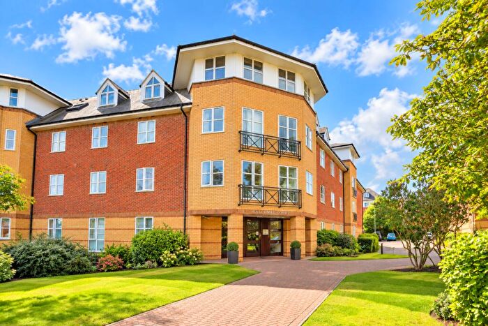 2 Bedroom Apartment To Rent In Dexter Close, St. Albans, Hertfordshire, AL1
