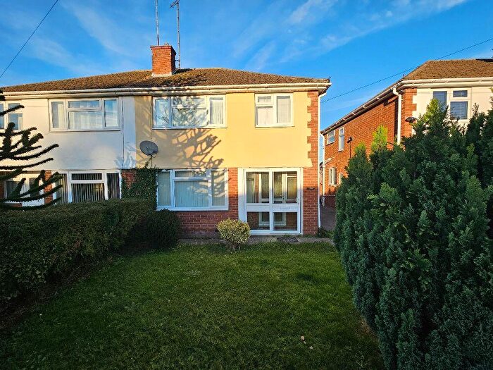 3 Bedroom Semi Detached House To Rent In Neithrop Avenue, Banbury, OX16