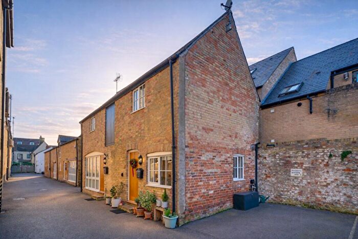 1 Bedroom Semi Detached House For Sale In Crown Yard, East Street, St. Ives, Cambridgeshire, PE27