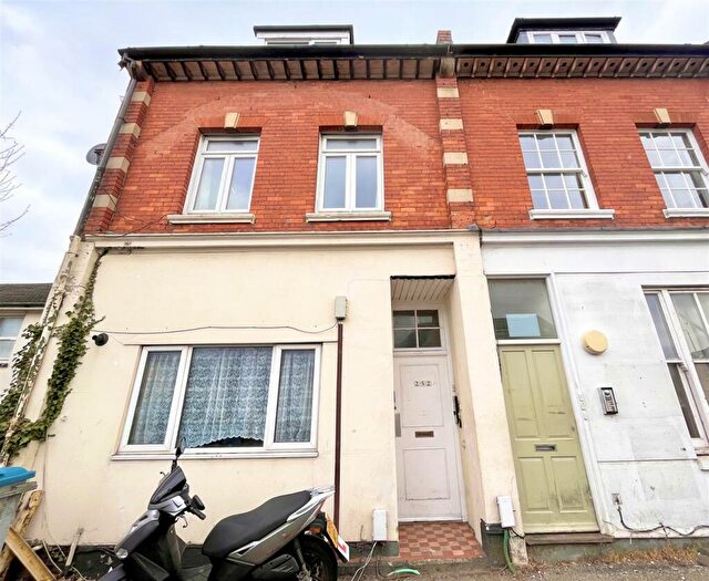 1 Bedroom Flat To Rent In Holdenhurst Road, Bournemouth, BH8