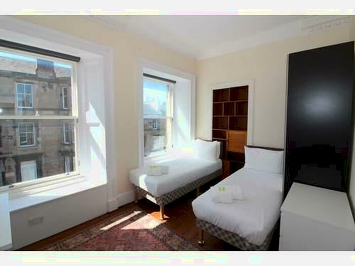 5 Bedroom Flat To Rent In South Clerk Street, Edinburgh, EH8