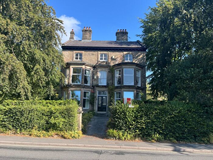3 Bedroom Apartment To Rent In Flat, Buxton, SK17
