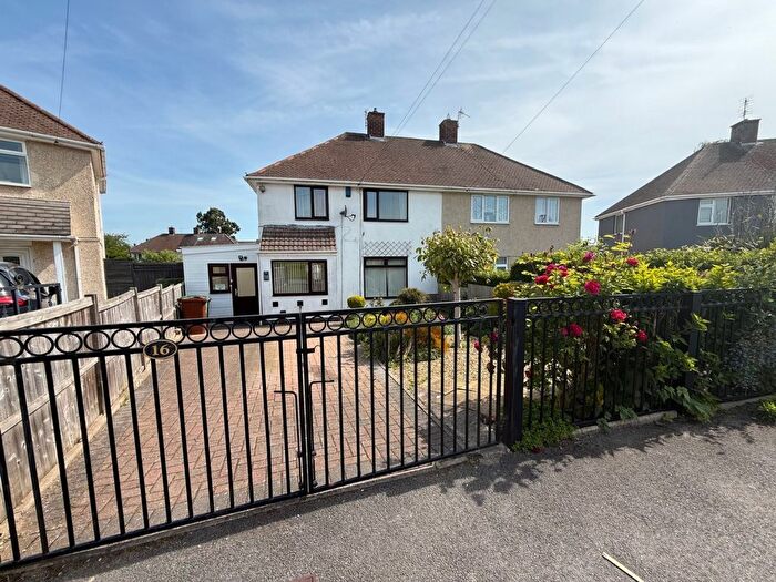 3 Bedroom Semi-Detached House For Sale In Thaxted Close, Bilborough, NG8