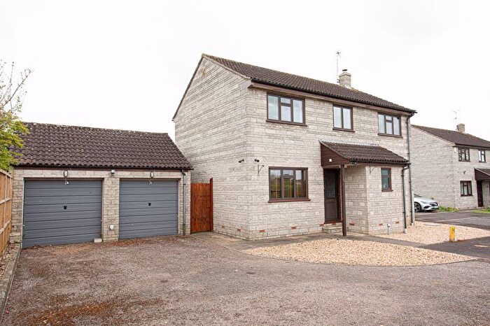4 Bedroom Detached House For Sale In Bishops Drive, Langport, TA10