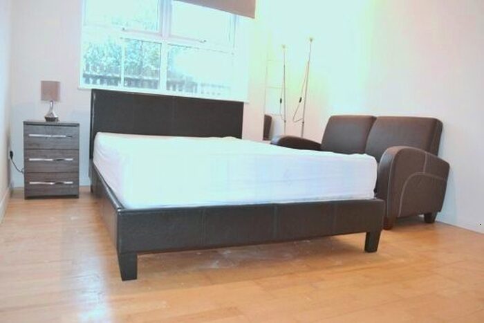 2 Bedroom Flat To Rent In Victoria Road, North Acton, London, NW10